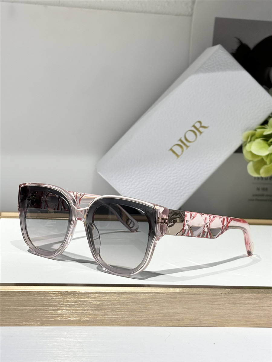 D10r lady fashion show sunglasses