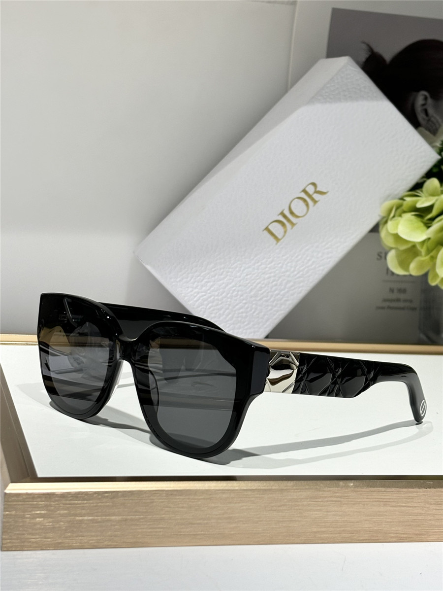D10r lady fashion show sunglasses