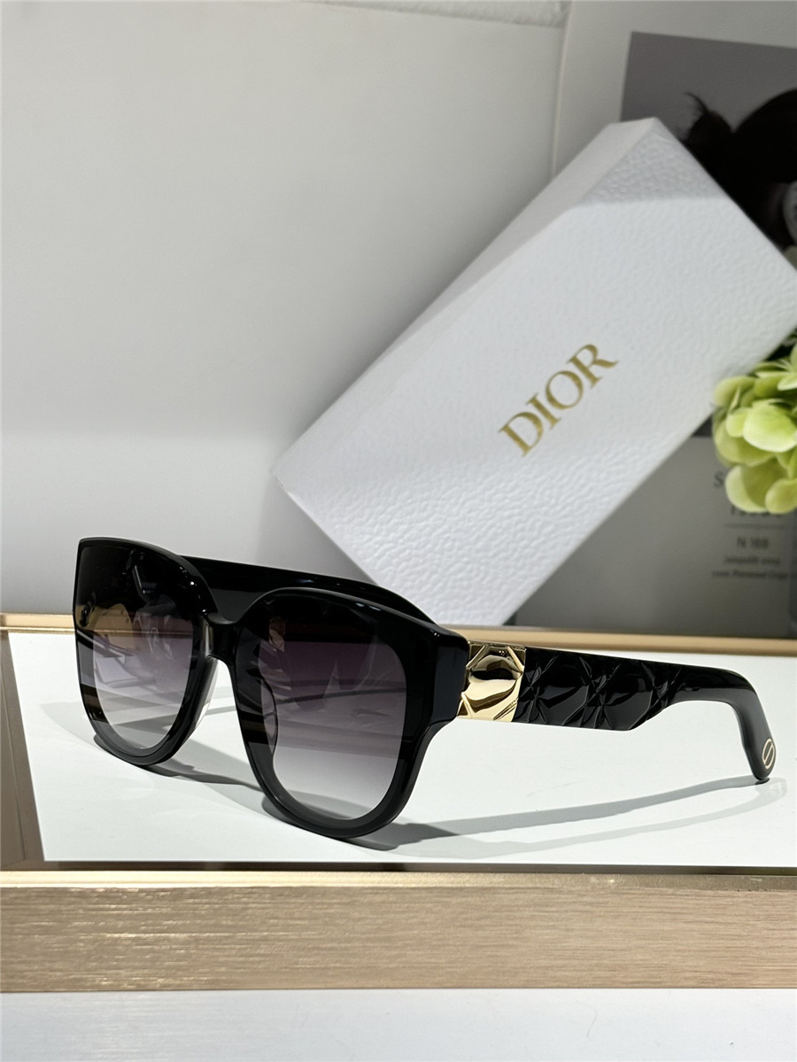 D10r lady fashion show sunglasses