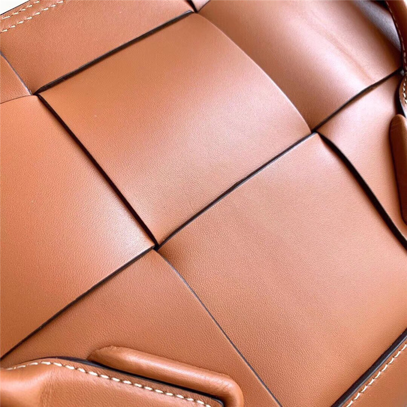 b0tt*ga Ven*ta arco 33 bag brown