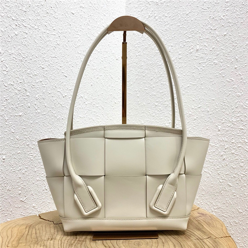 b0tt*ga Ven*ta arco 33 bag
