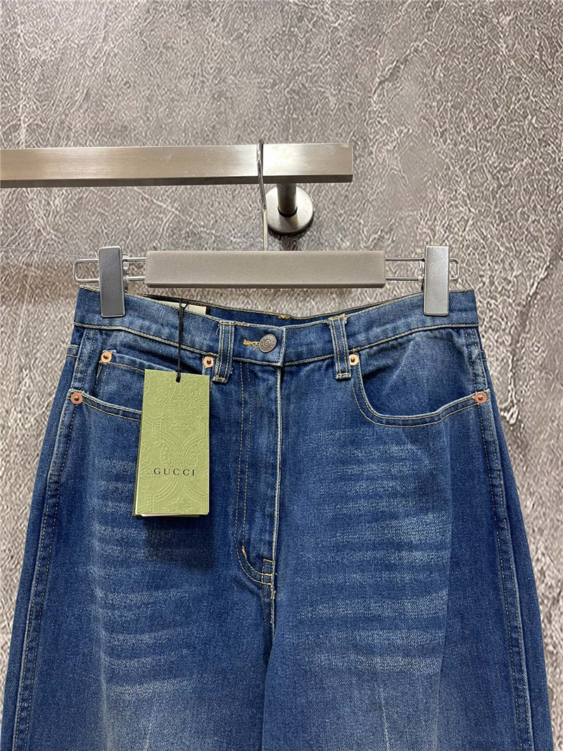 Gvc*1 high waist embroidered logo jeans