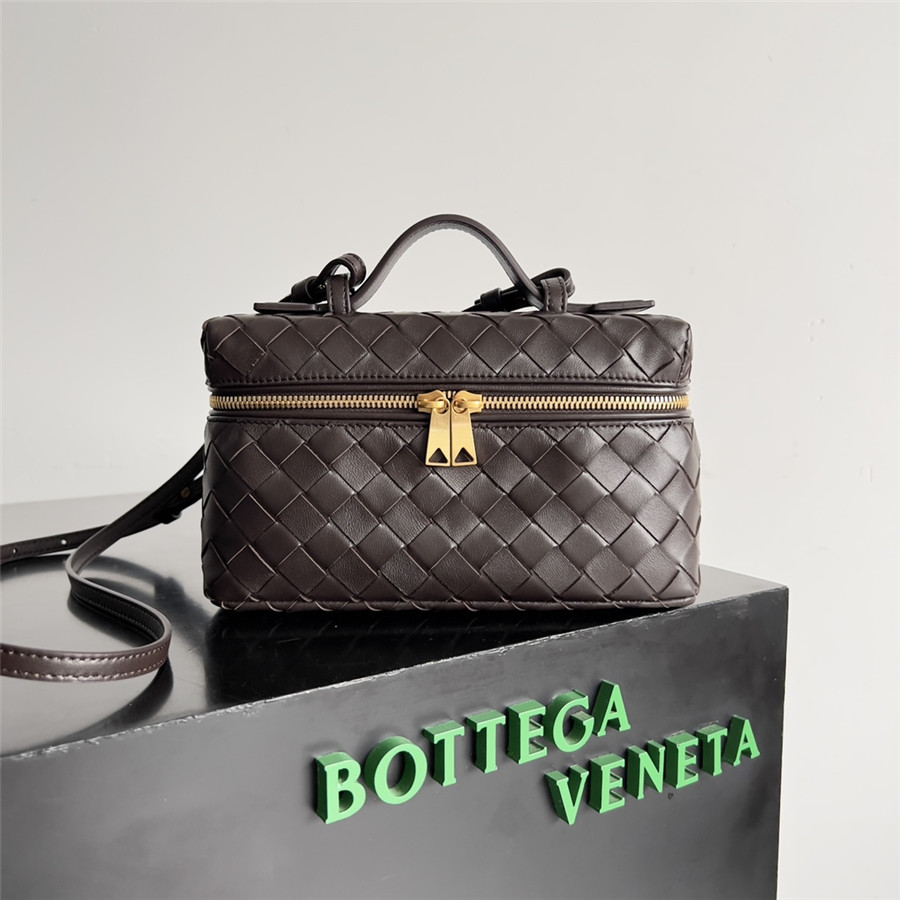 b0tt*ga Ven*ta woven zip crossbody bag