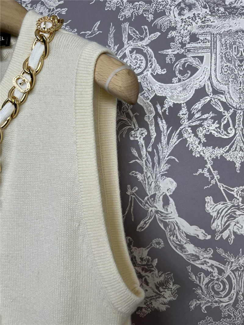Ch**el chain cashmere knit cardigan vest