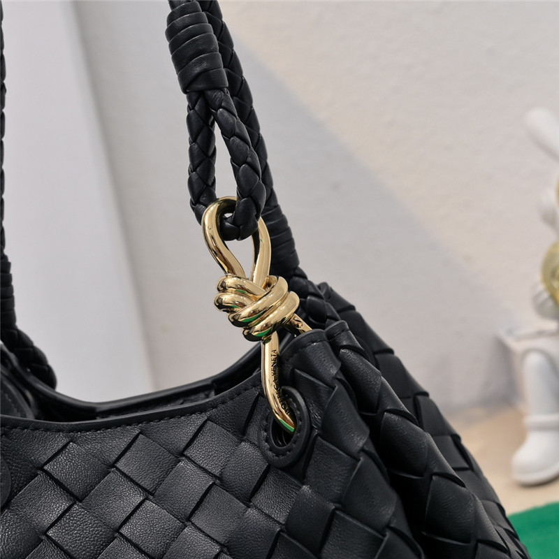 b0tt*ga Ven*ta parachute leather shoulder bag