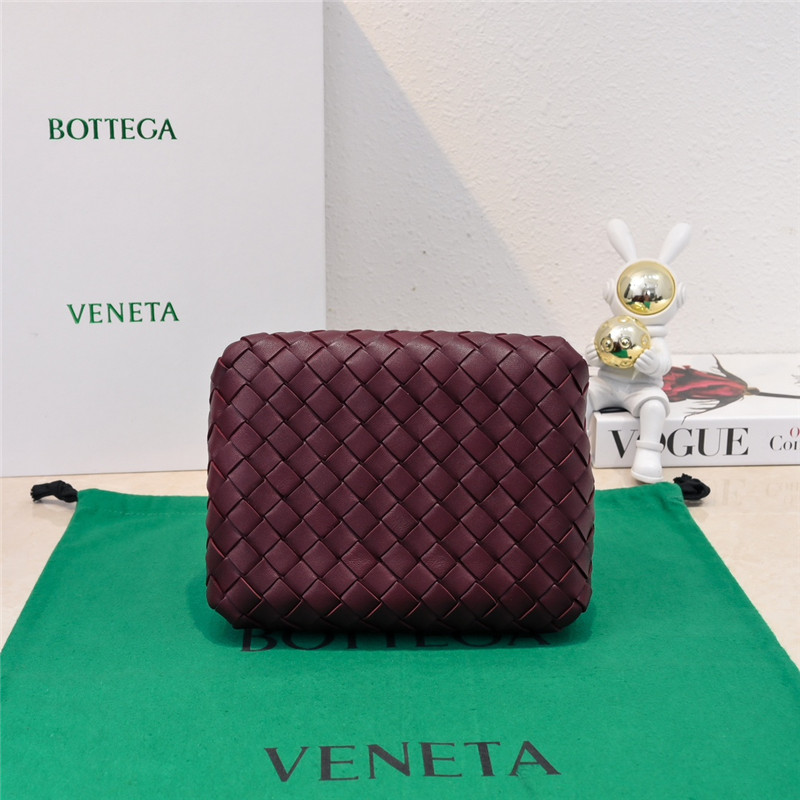 b0tt*ga Ven*ta parachute leather shoulder bag
