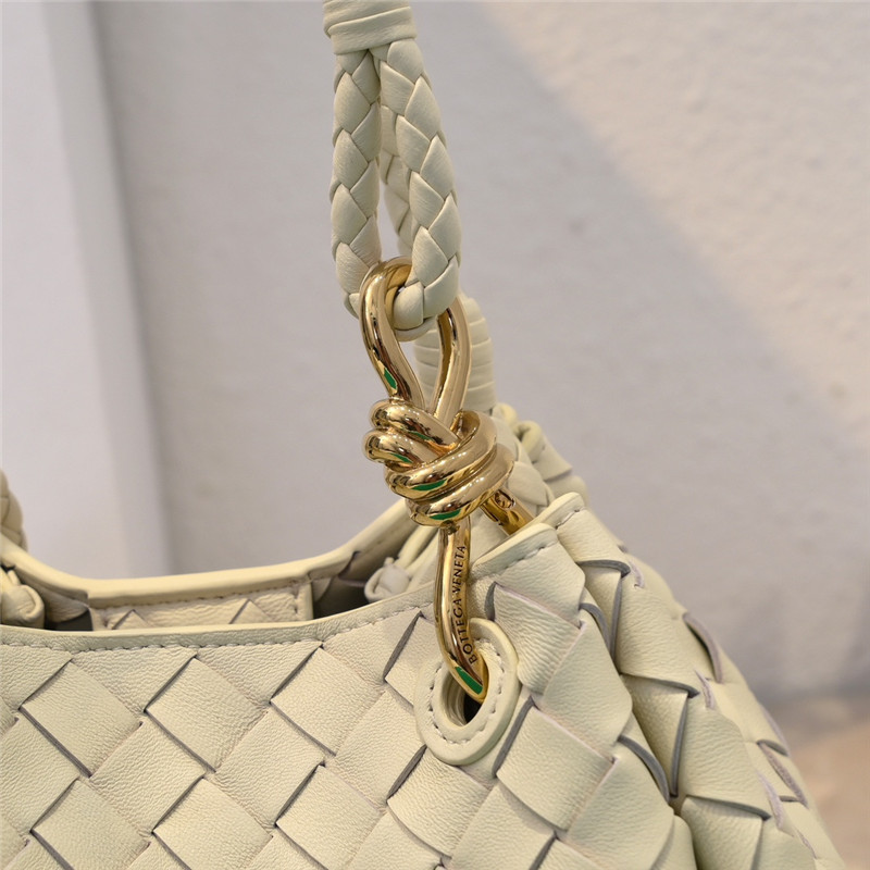 b0tt*ga Ven*ta parachute leather shoulder bag