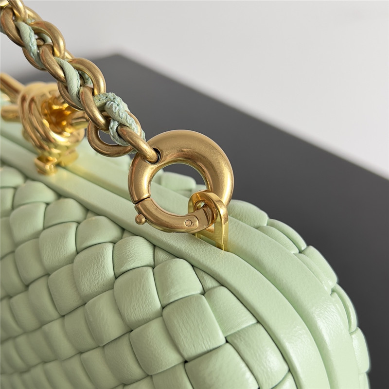 b0tt*ga Ven*ta green knot clutch bag