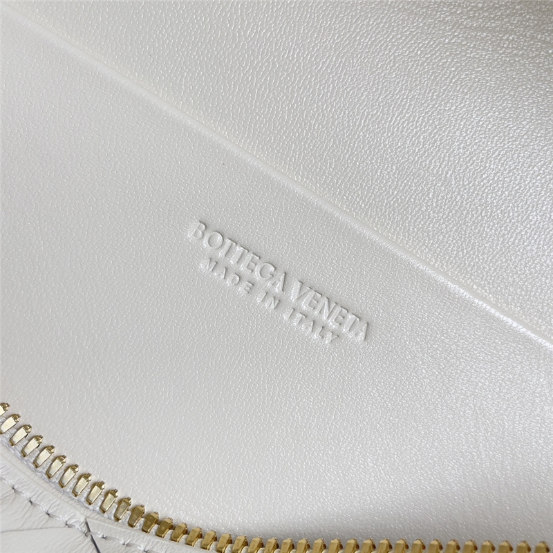 b0tt*ga Ven*ta woven zip crossbody bag
