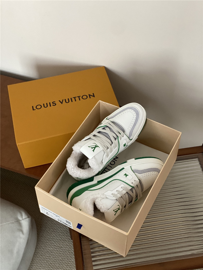 l0vis Vvtt0n lv trainer fur sneakers in white