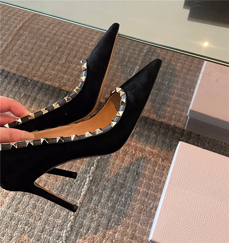 Va1e*ntin0 rivet elegant high heels