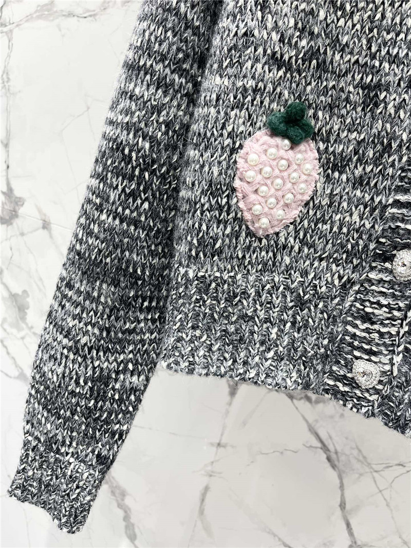 Gvc*1 floral grey crewneck knit cardigan