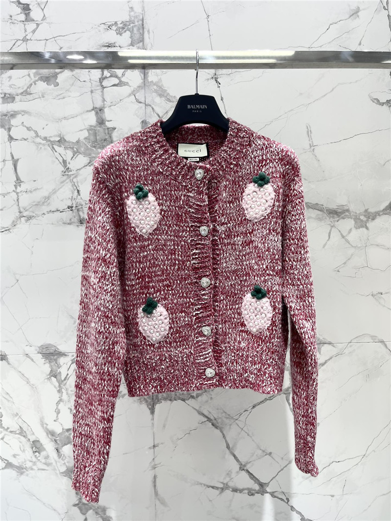 Gvc*1 red crewneck knit cardigan