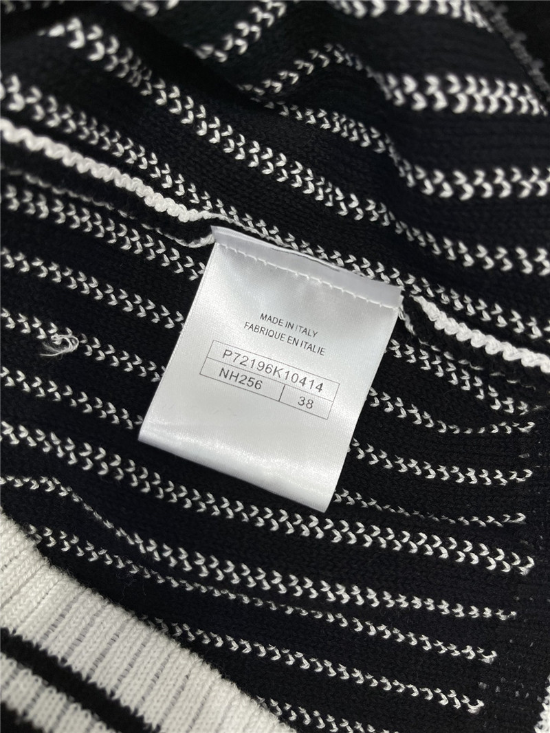 Ch**el vertical striped logo sweater white