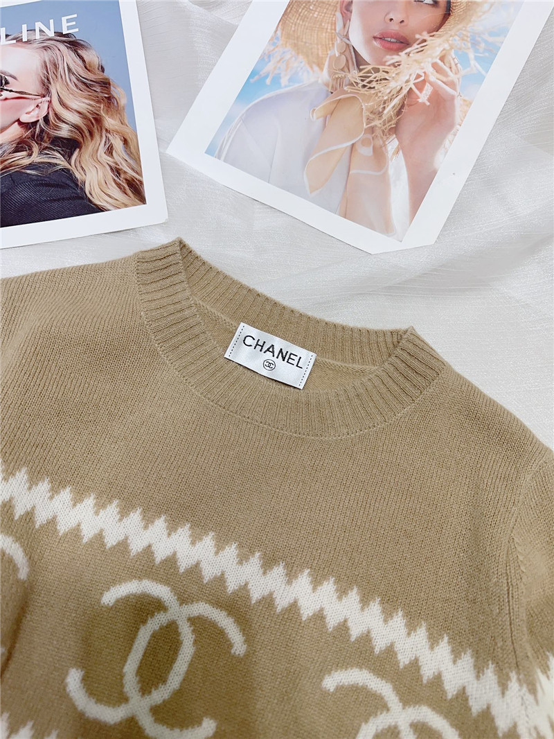 Ch**el logo cashmere sweater in elegant brown