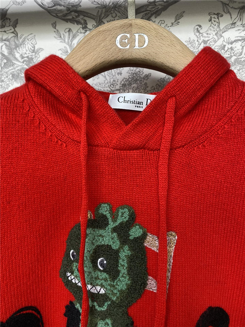 D10r red logo knitted hooded sweater