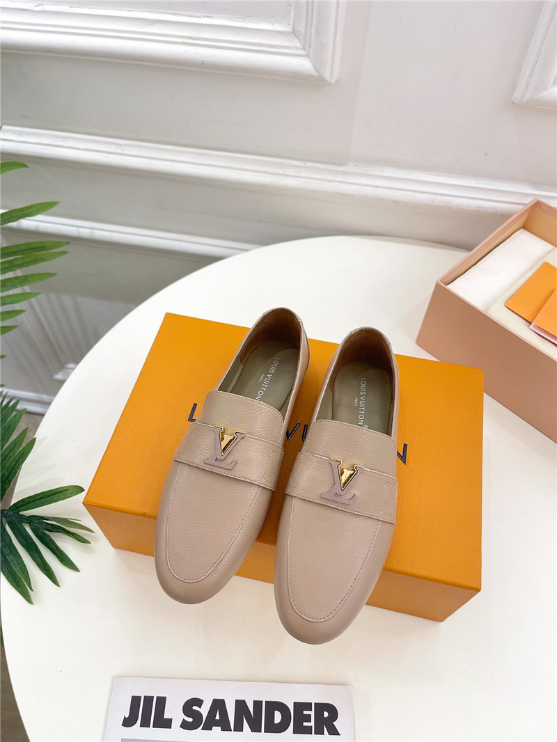 l0vis Vvtt0n lv flat loafers
