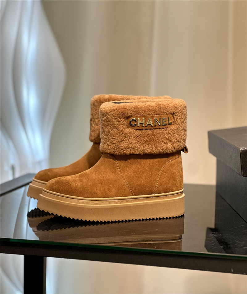 Ch**el brown suede snow boots