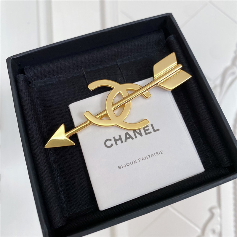Ch**el cupid’s arrow brooch
