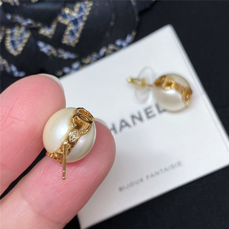 Ch**el pearl Ch**el logo earrings