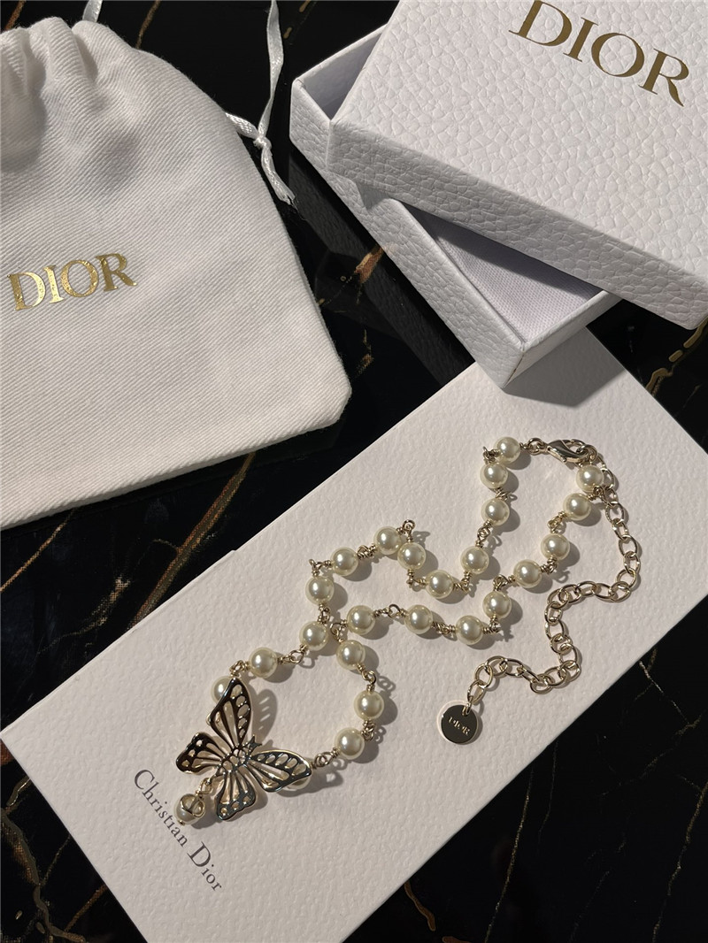 D10r cd pearl butterfly necklace