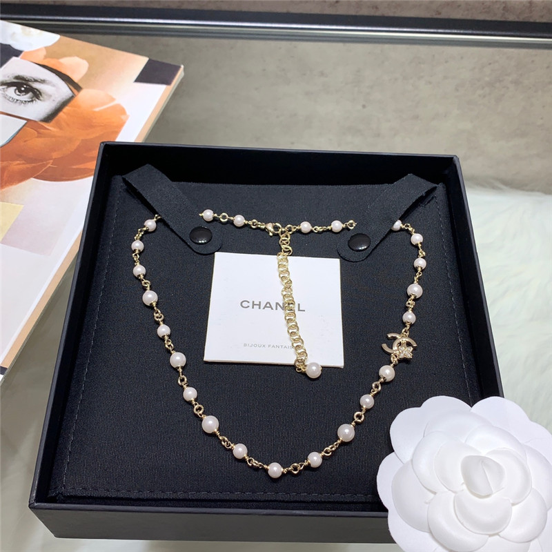 Ch**el pearl flower Ch**el necklace