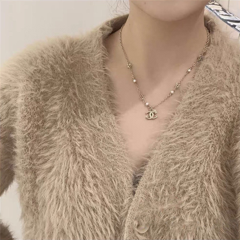 Ch**el mini flower c necklace