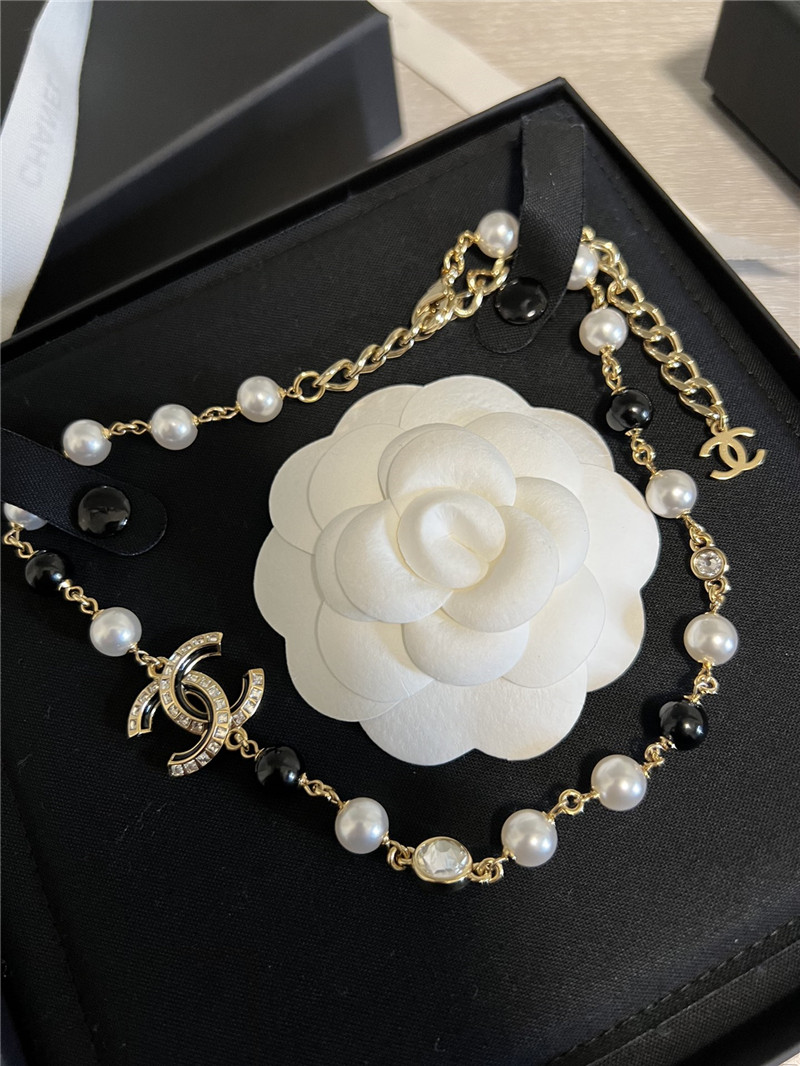 Ch**el Ch**el black and white pearl necklace