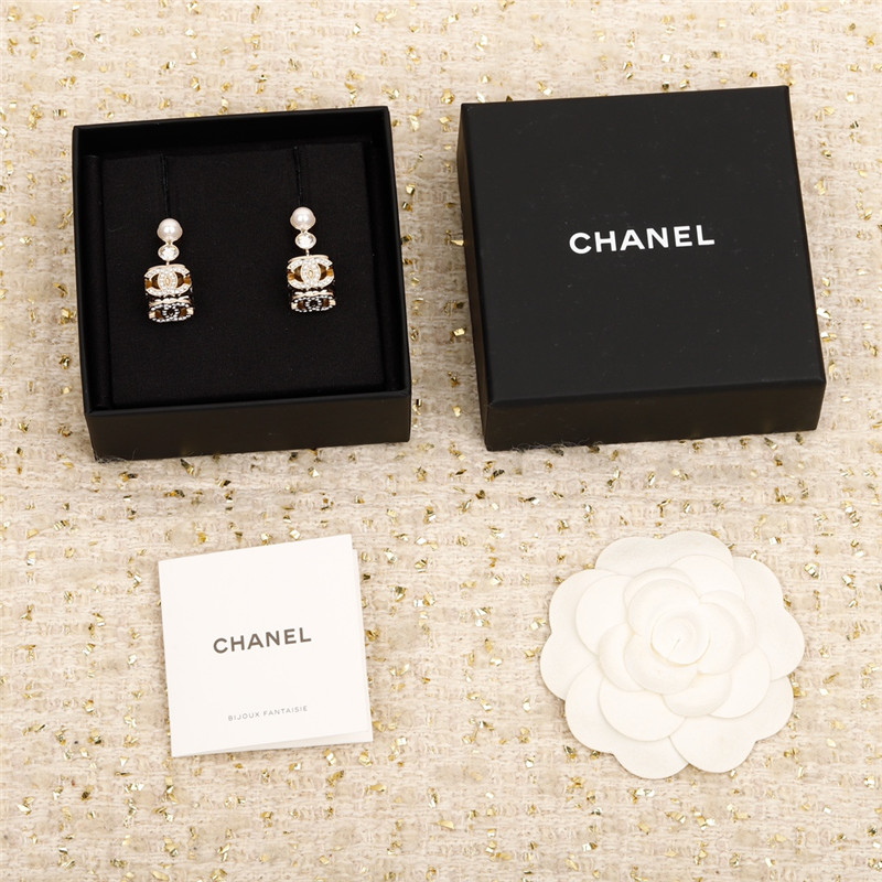 ch**el full D1am0nd sieve double c earrings