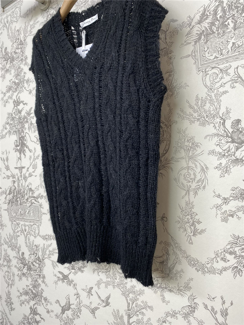 D10r v-neck navy knit vest
