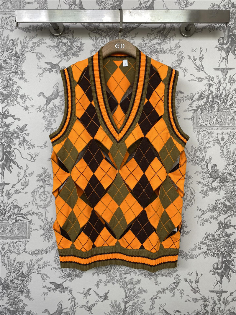 bv*b*rry D1am0nd knitted slit vest
