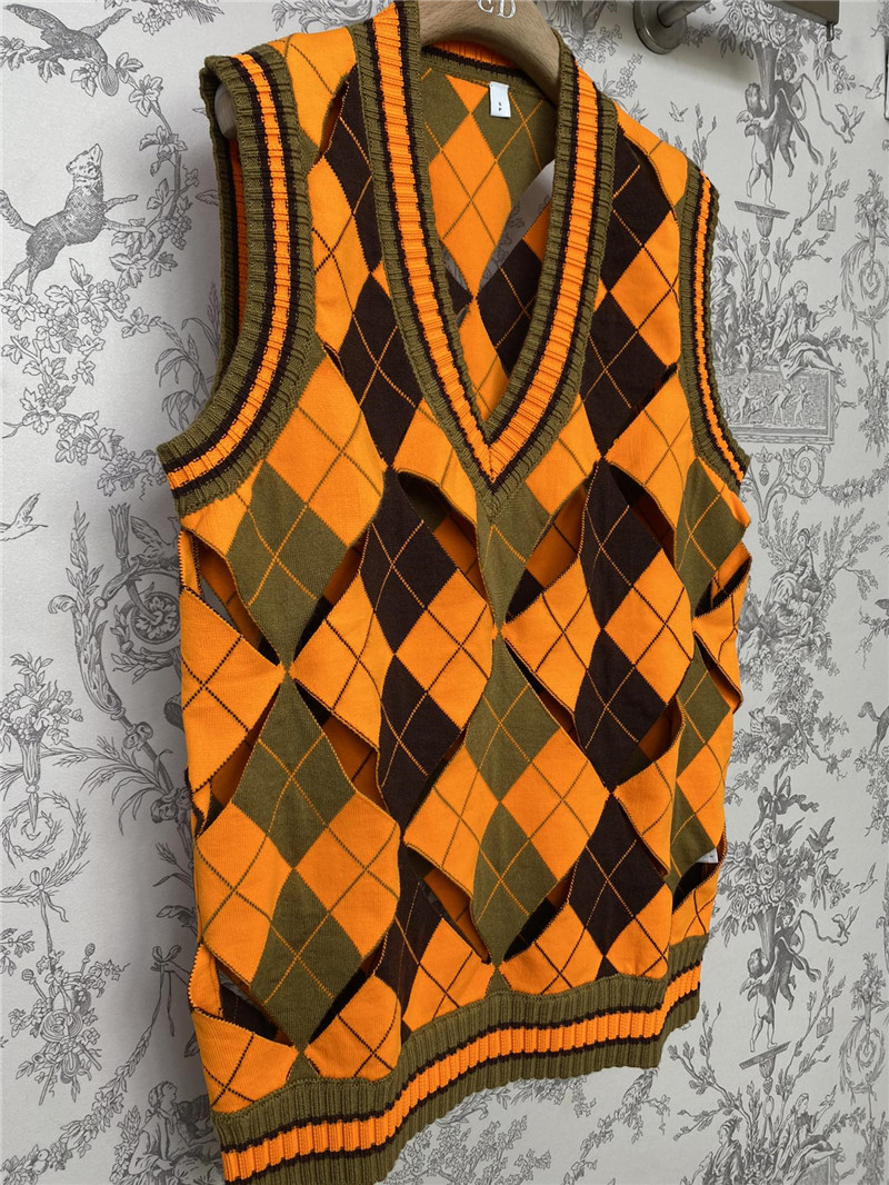 bv*b*rry D1am0nd knitted slit vest