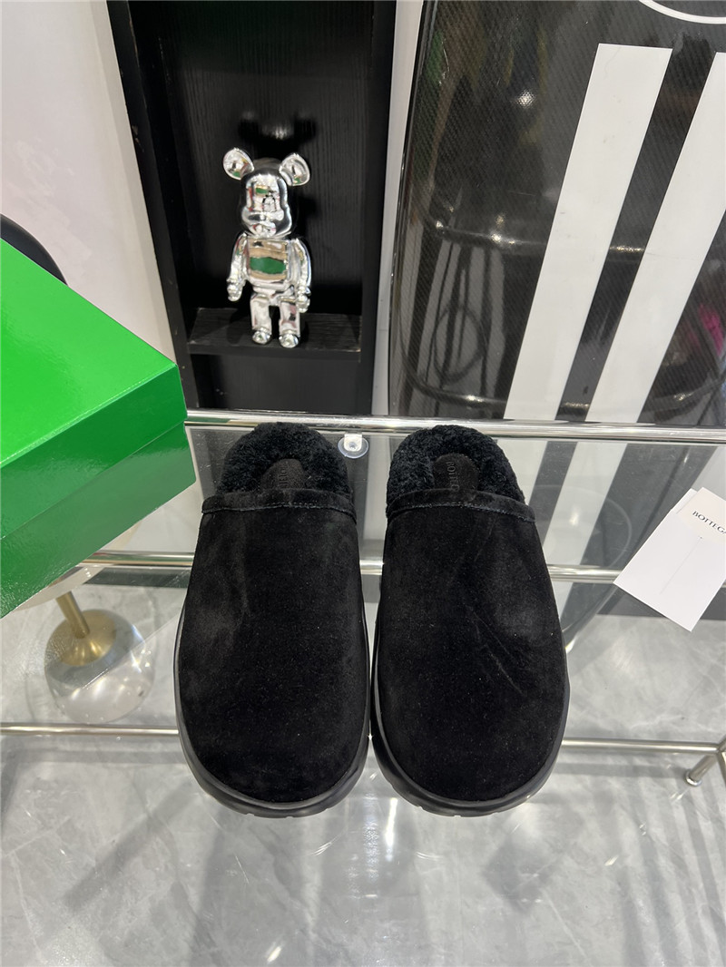b0tt*ga Ven*ta round toe snow boots fur slides