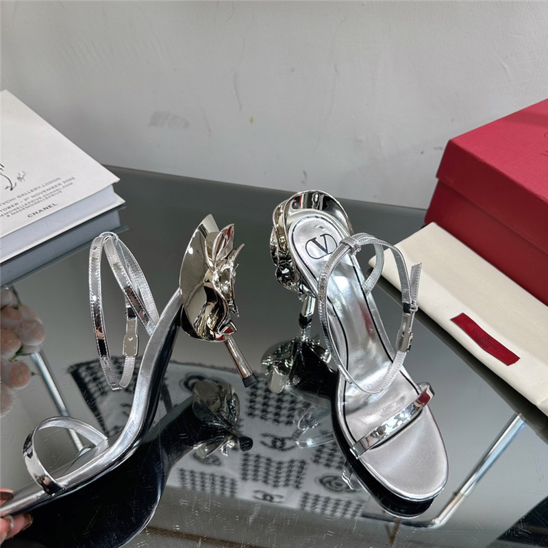 Va1e*ntin0 lacquered flower embellished high heel sandals