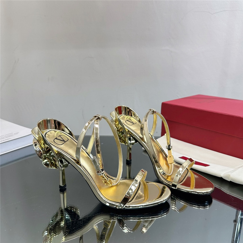 Va1e*ntin0 lacquered flower embellished high heel sandals