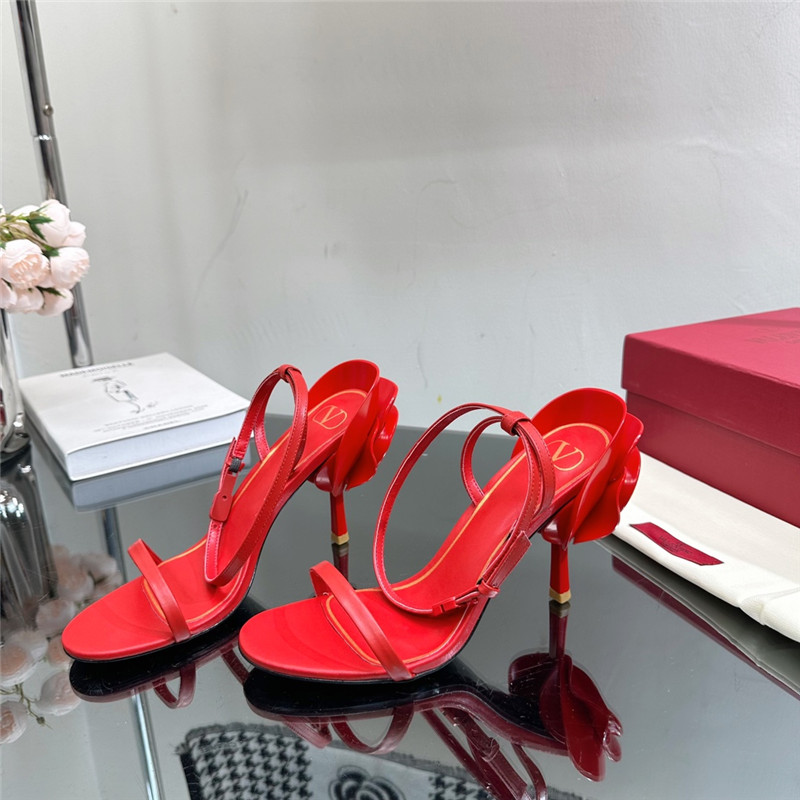 Va1e*ntin0 lacquered flower embellished high heel sandals