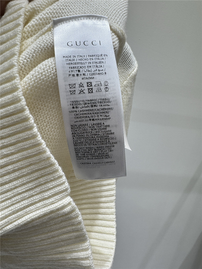 Gvc*1 logo embroidered knitted sweater in white