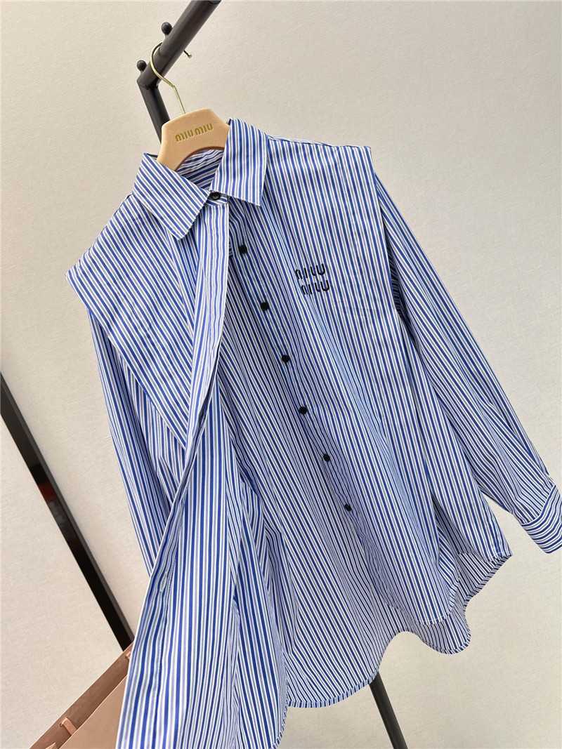 M1um1u loose silhouette design shirt