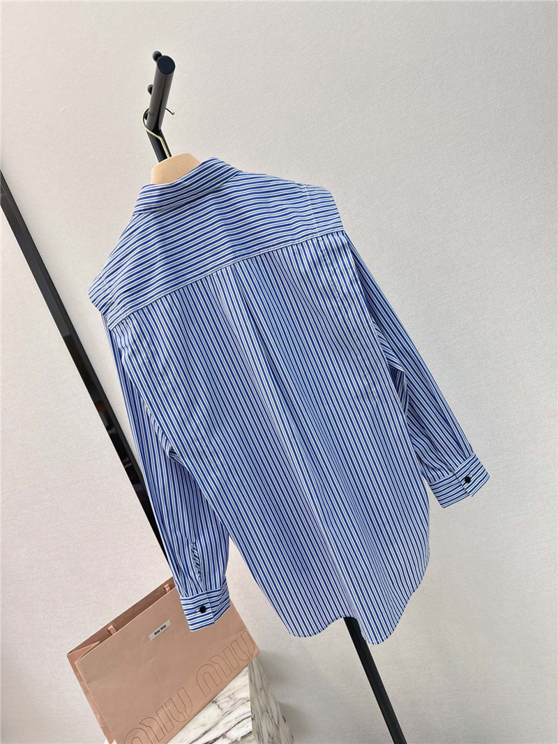 M1um1u loose silhouette design shirt