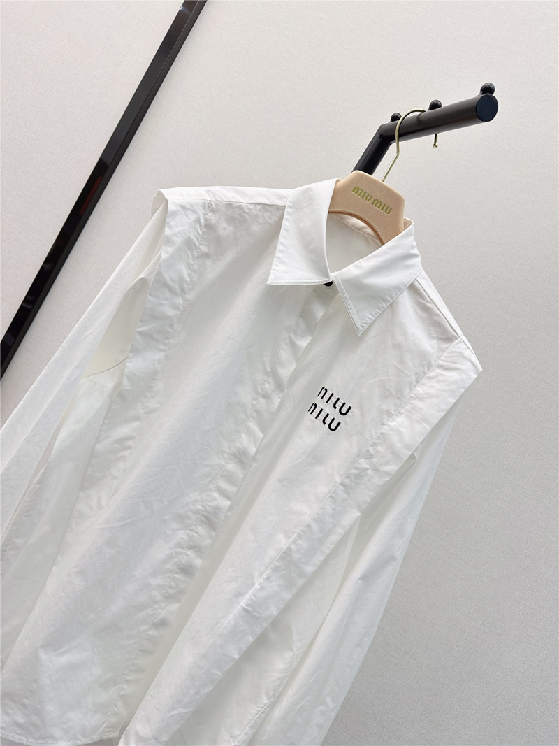 M1um1u loose silhouette design shirt