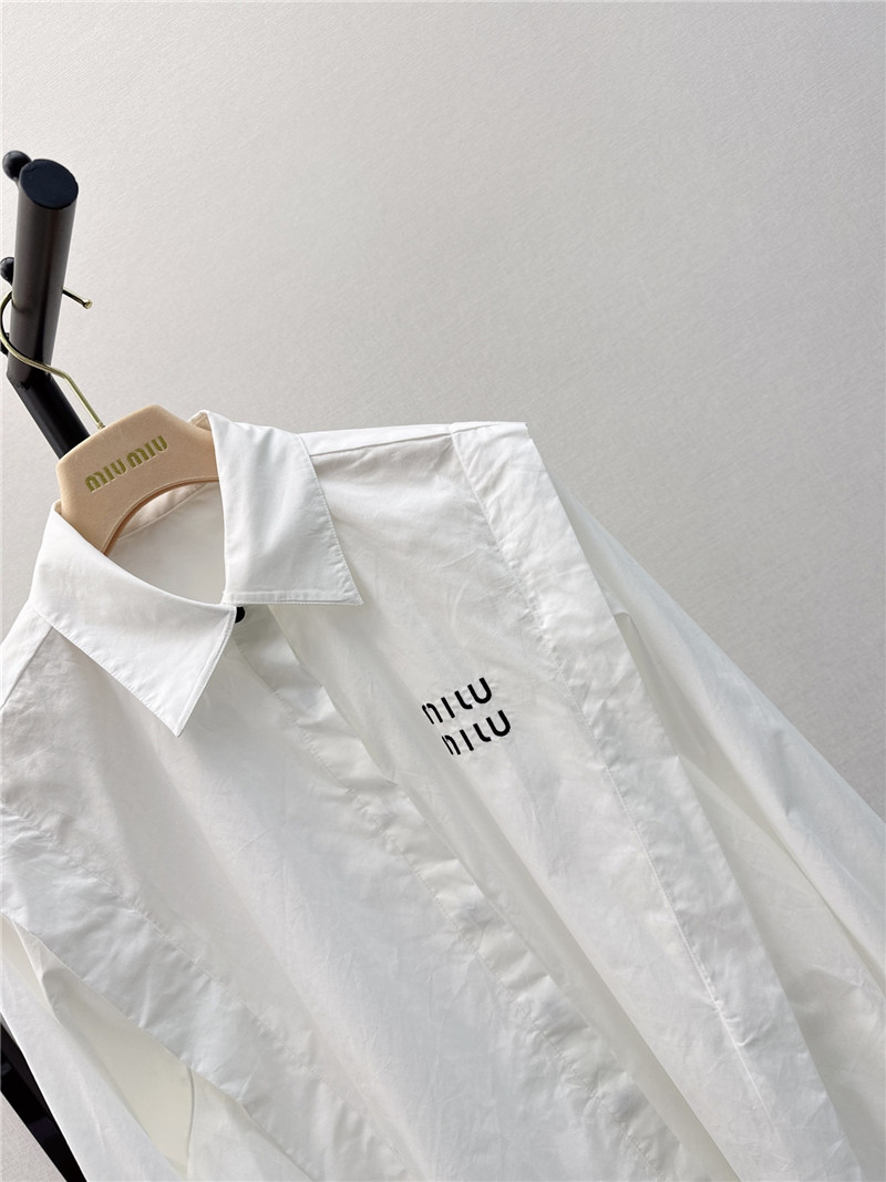 M1um1u loose silhouette design shirt