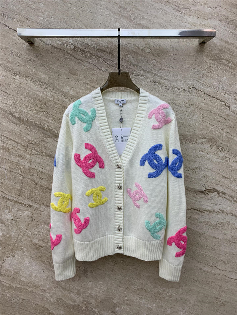 Ch**el colorful logo v-neck cardigan white