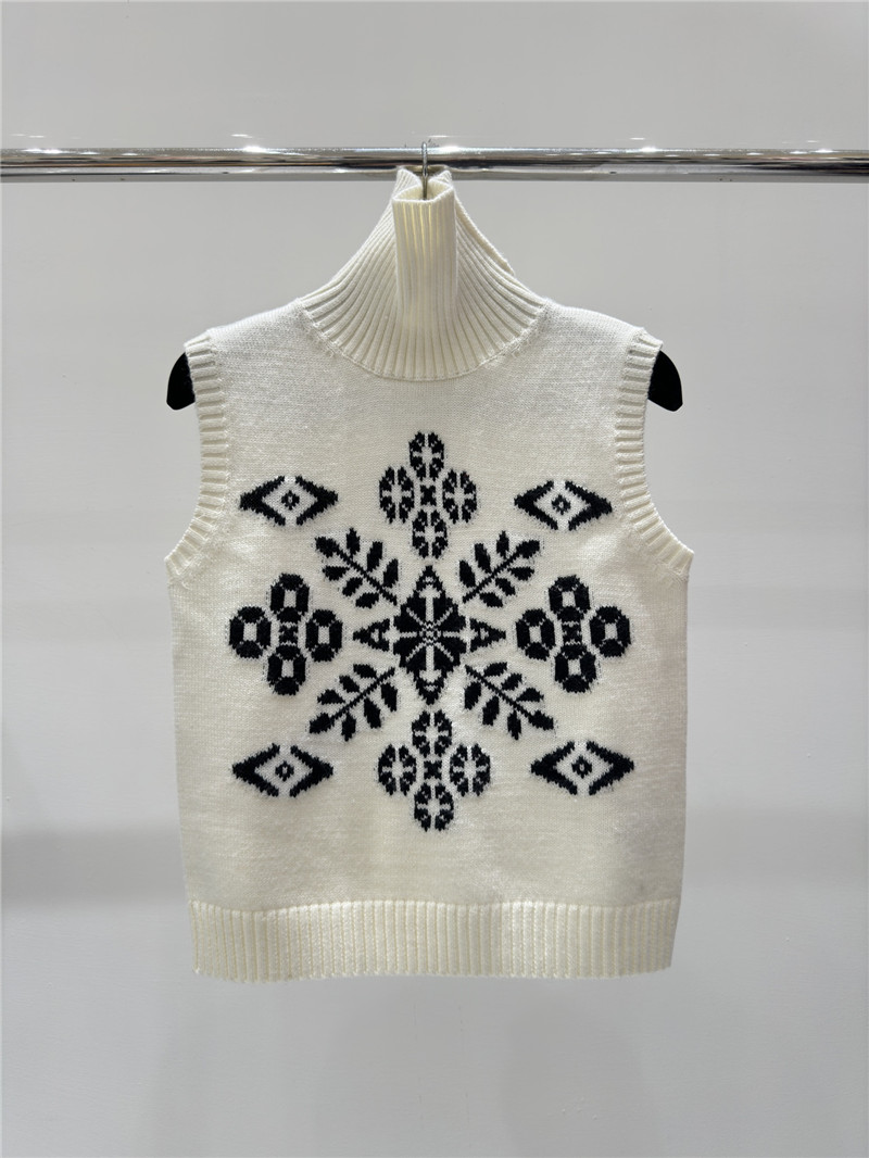 L0ew* jacquard knit turtleneck vest white