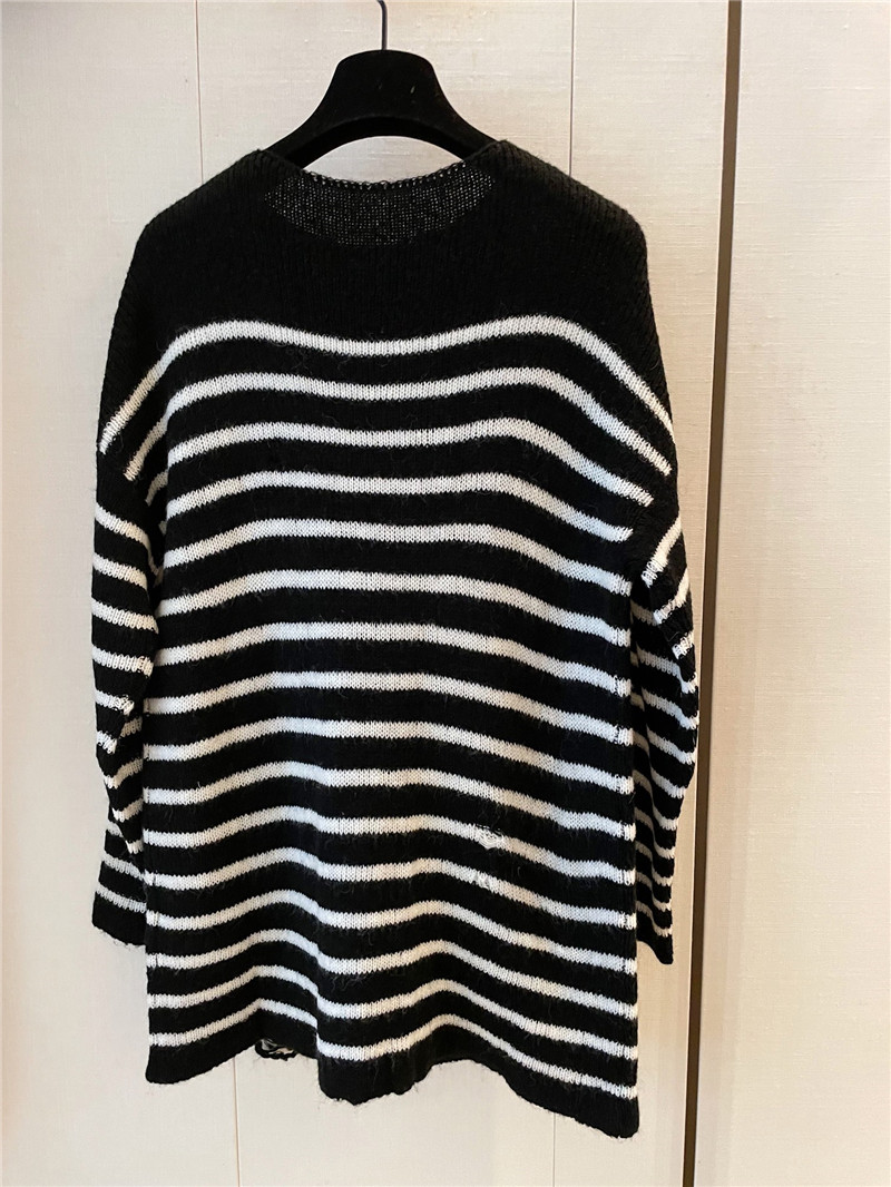 D10r striped lazy knit sweater