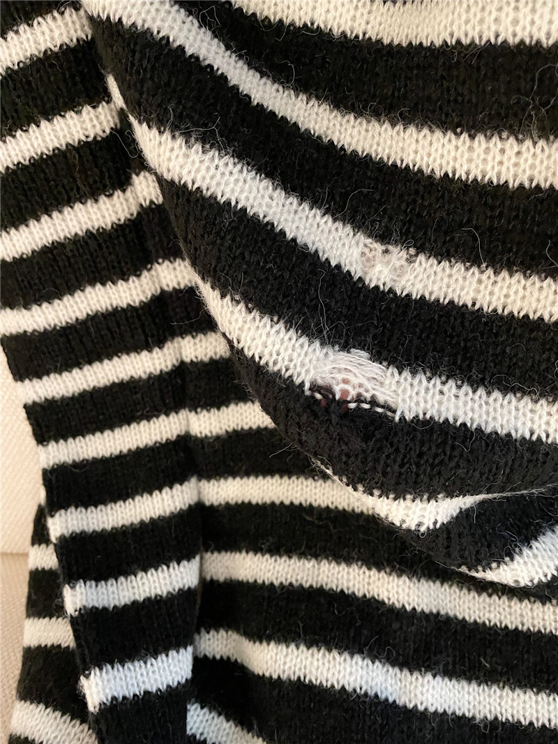 D10r striped lazy knit sweater