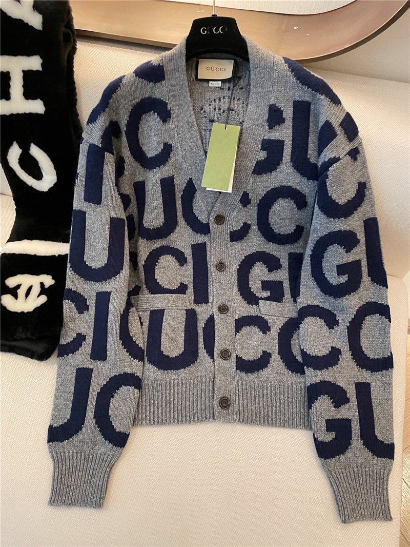 Gvc*1 logo intarsia button-up cardigan