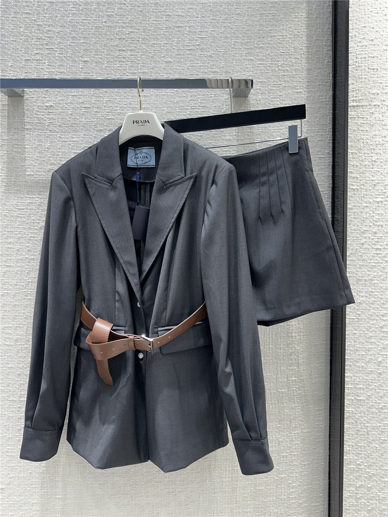 Pra*a premium gray suit shorts suit