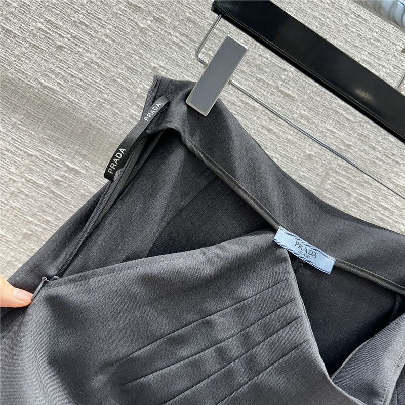 Pra*a premium gray suit shorts suit