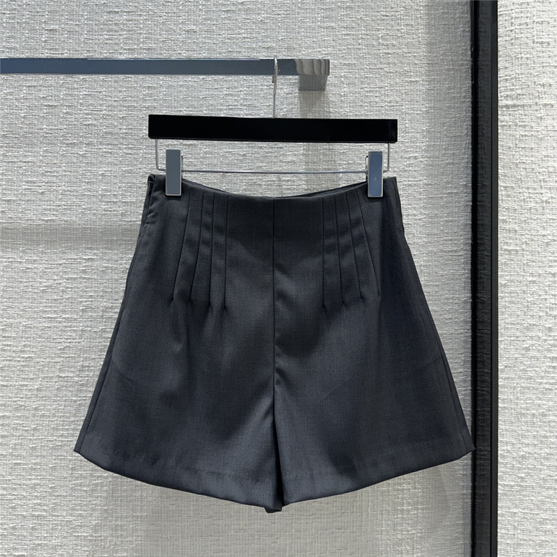 Pra*a premium gray vest shorts suit