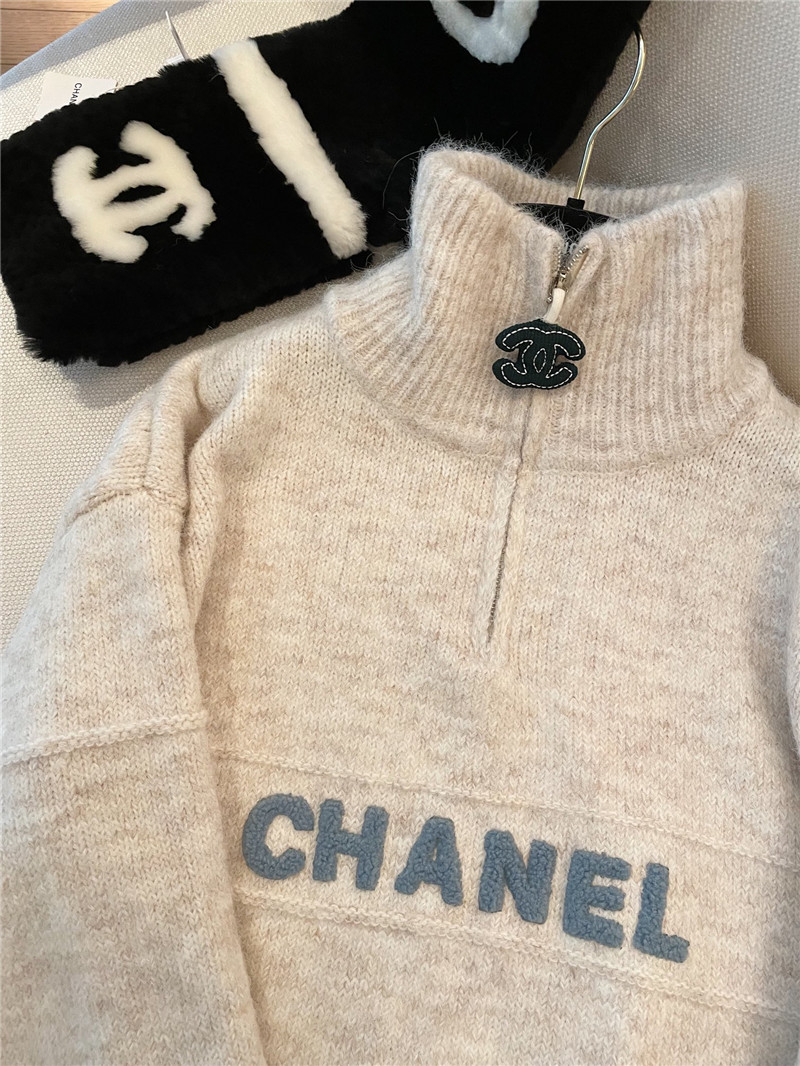 Ch**el logo turtleneck loose sweater beige